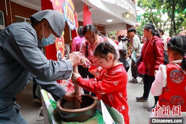 味”沉浸式庙会唤醒广府基因麻将胡了电子游戏“粤食越滋(图1)