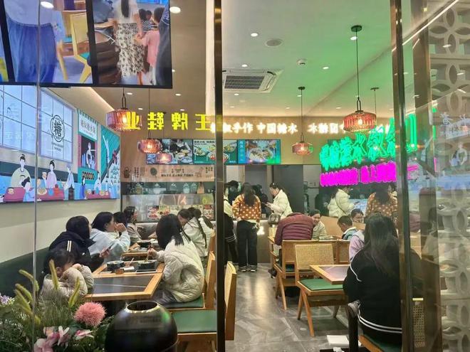 牌在三四线城市救活了一批过气奶茶店麻将胡了承接转型奶茶店这个糖水品(图2)